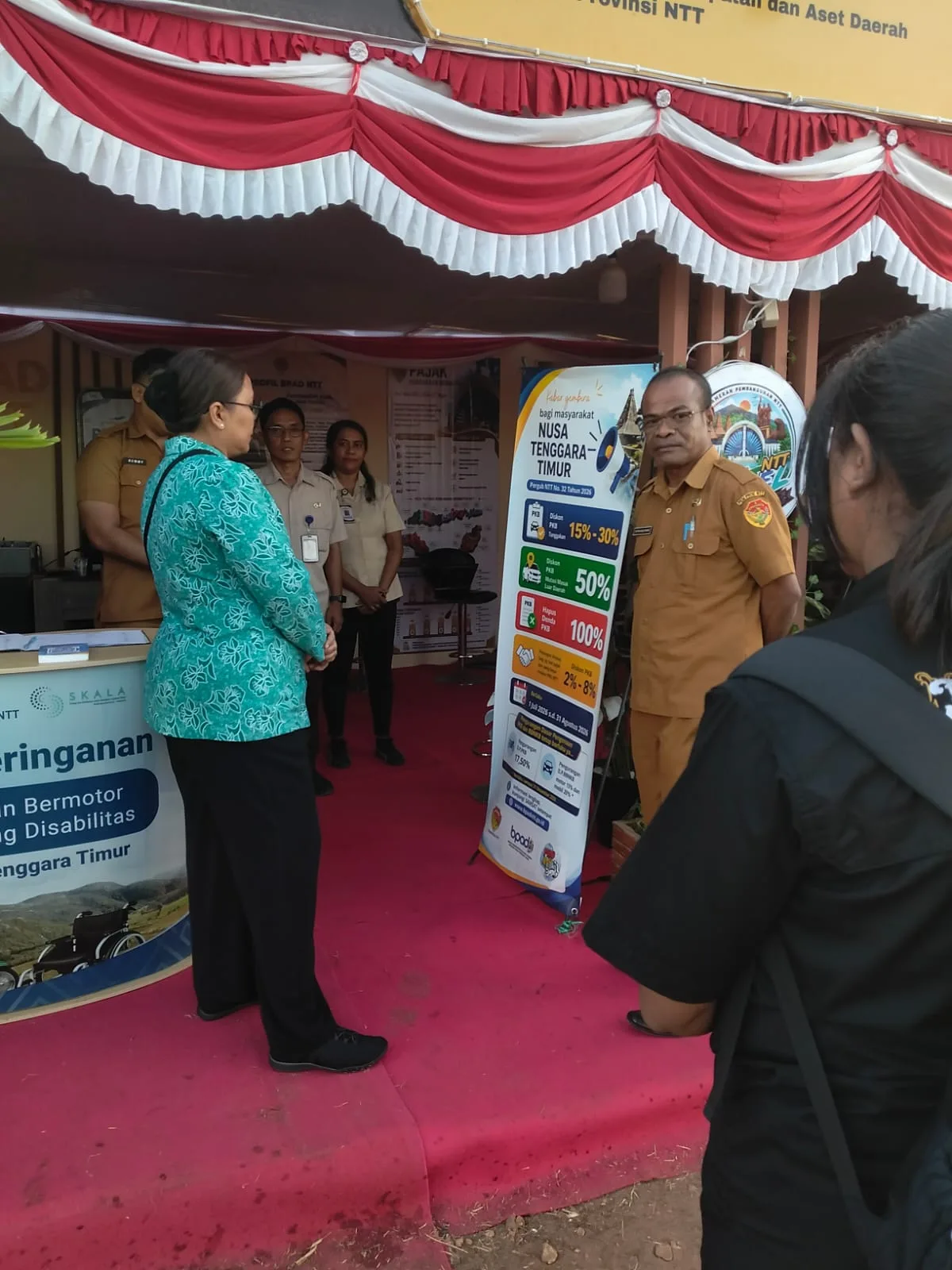 Sambangi Stand BPAD di Pameran Pembangunan, Ibu Wagub NTT Puji Terobosan Optimalisasi PAD