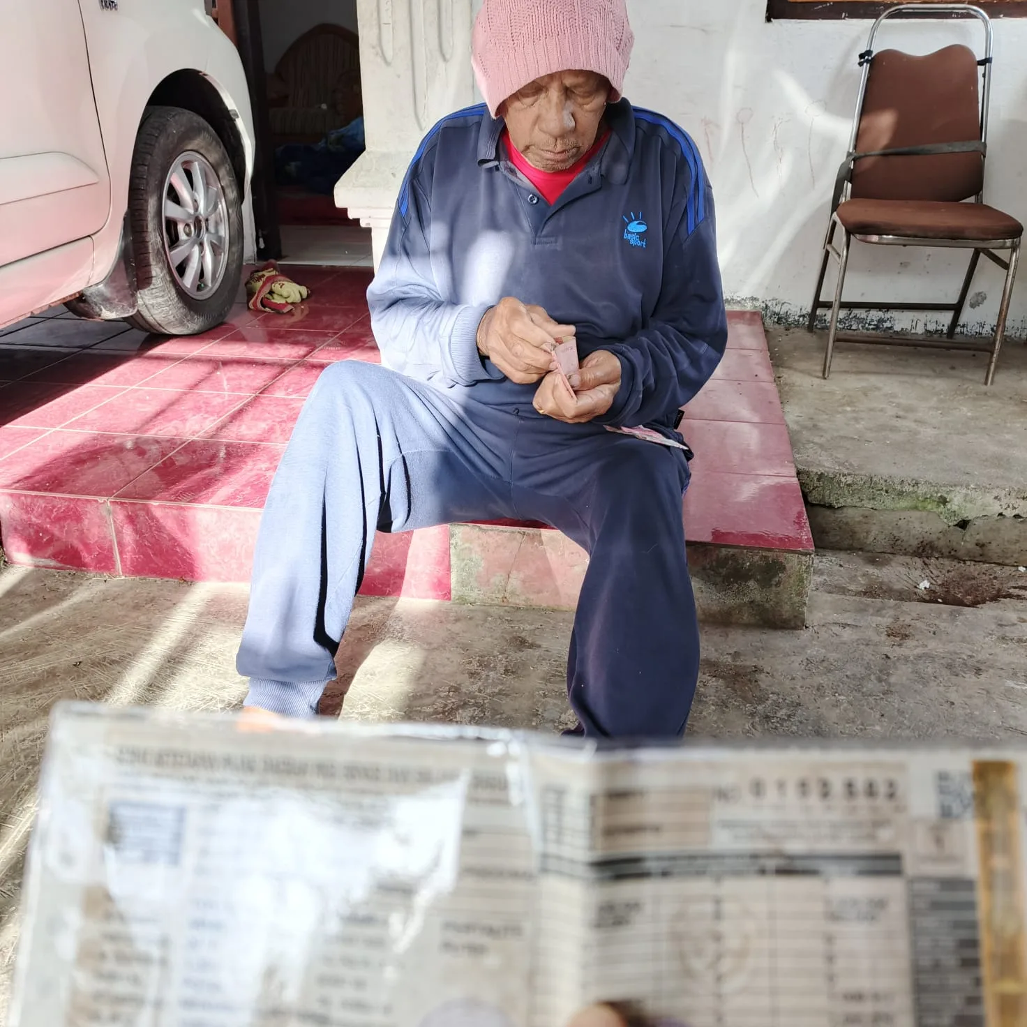 Di Tengah Gempa, Bapak Sius Tetap Tunaikan Kewajiban Pajak