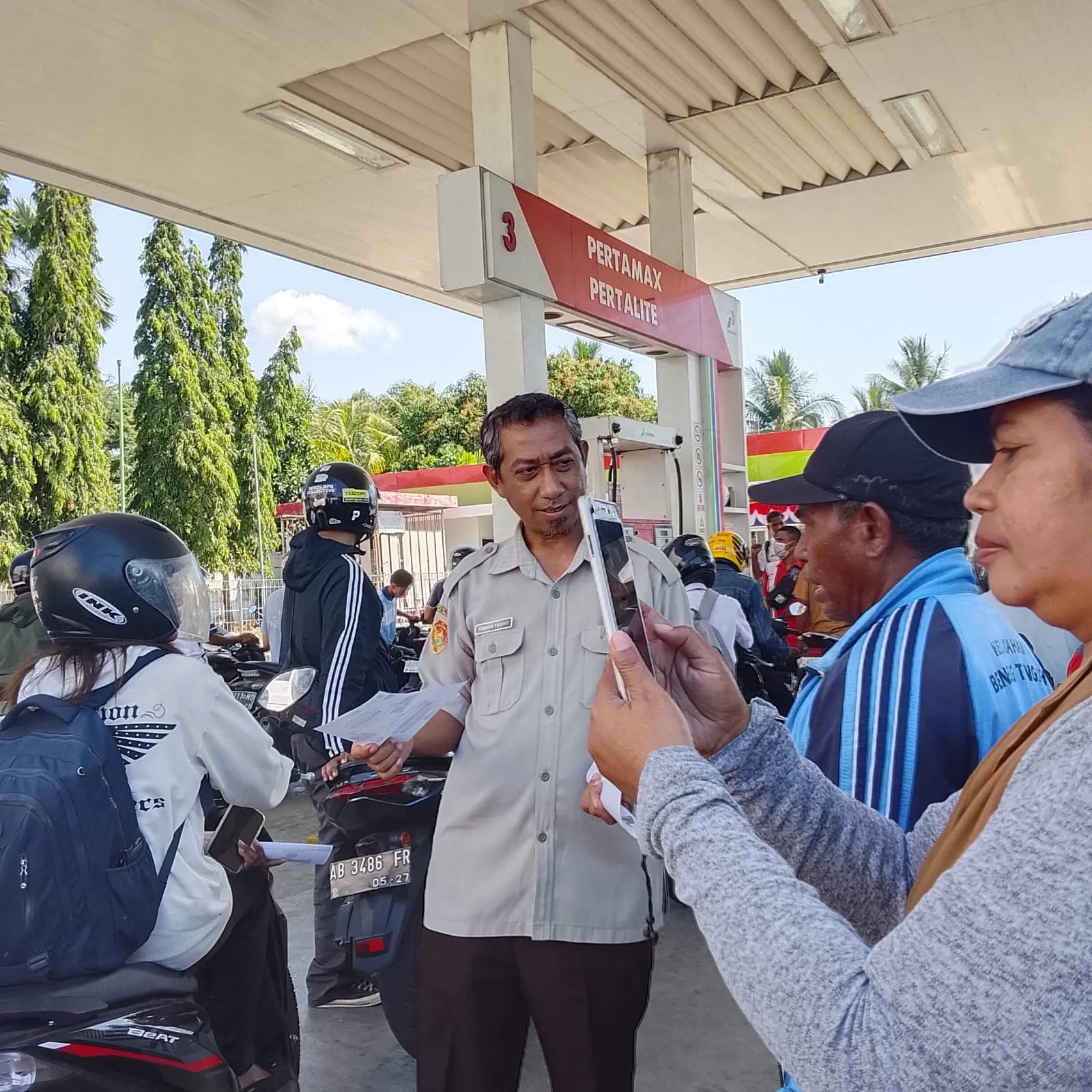 UPT Penda Wilayah Nagekeo dan Tim Satgas Gencar Sosialisasi Pergub 13 di SPBU Danga