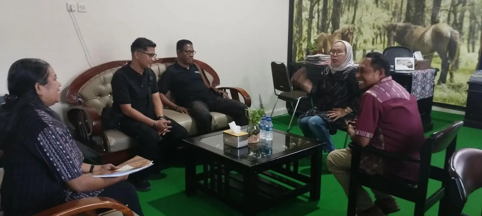 Tim Penilai Aset Lakukan Pengukuran dan Identifikasi Fisik Kayu di Kompleks Perumahan Dinas LHK Provinsi NTT